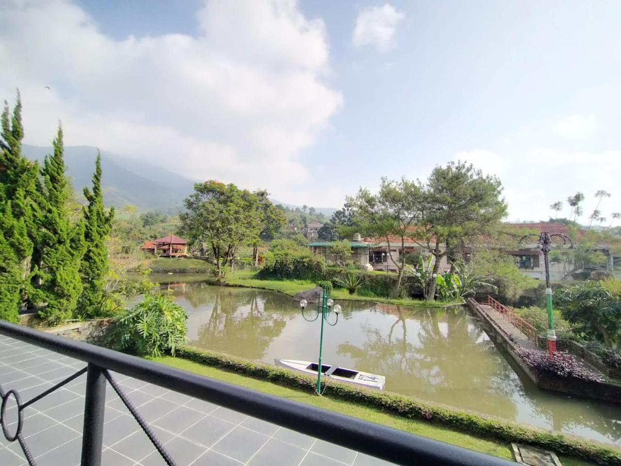 Villa Bukit Danau Lot 14 Cinengangirang Buitenkant foto