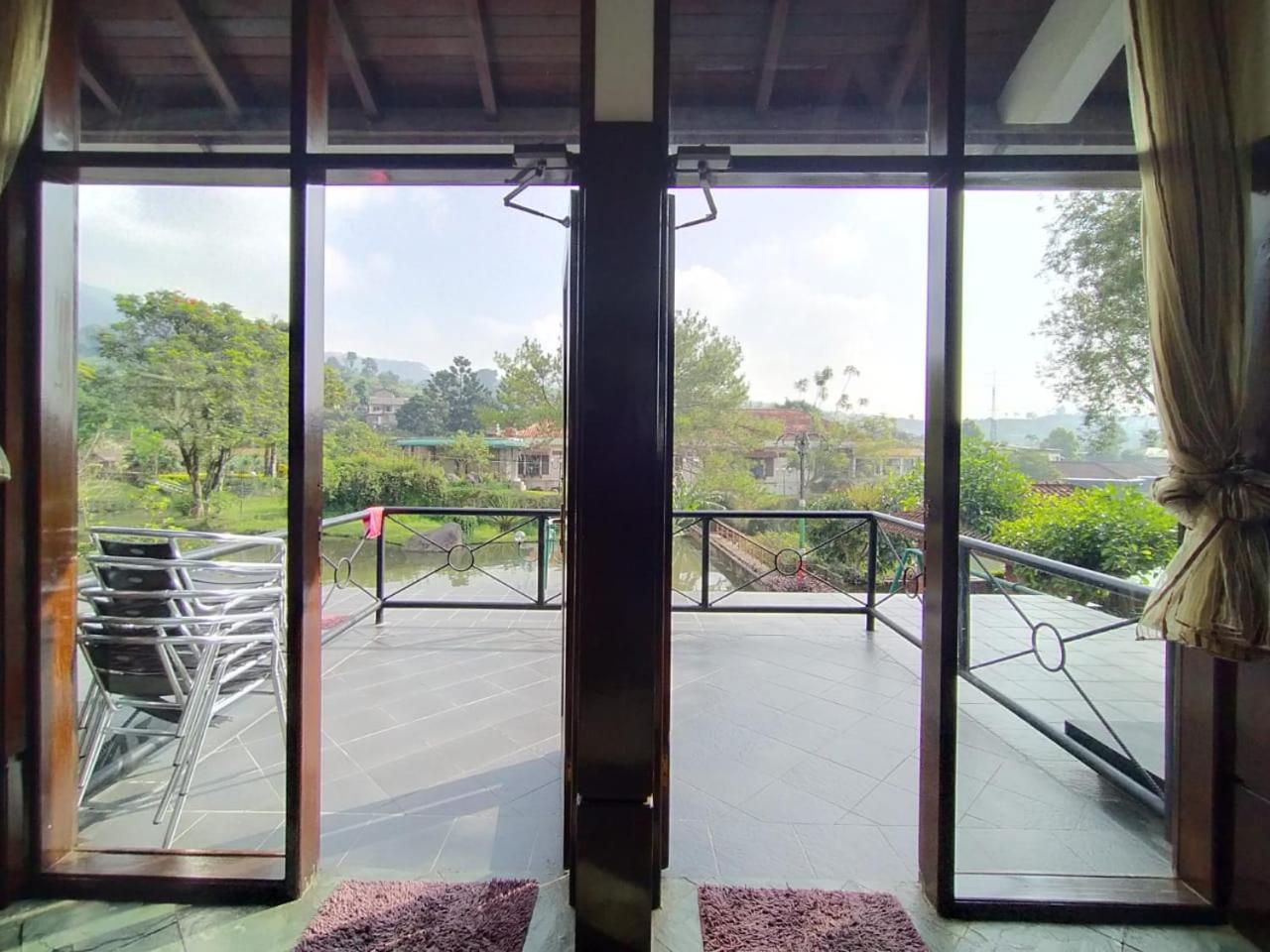 Villa Bukit Danau Lot 14 Cinengangirang Buitenkant foto